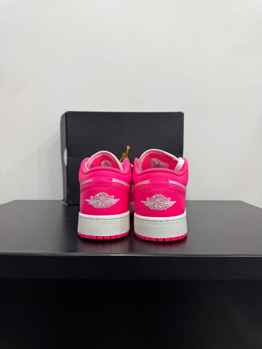 Jordan 1 Low Pink San Valentin