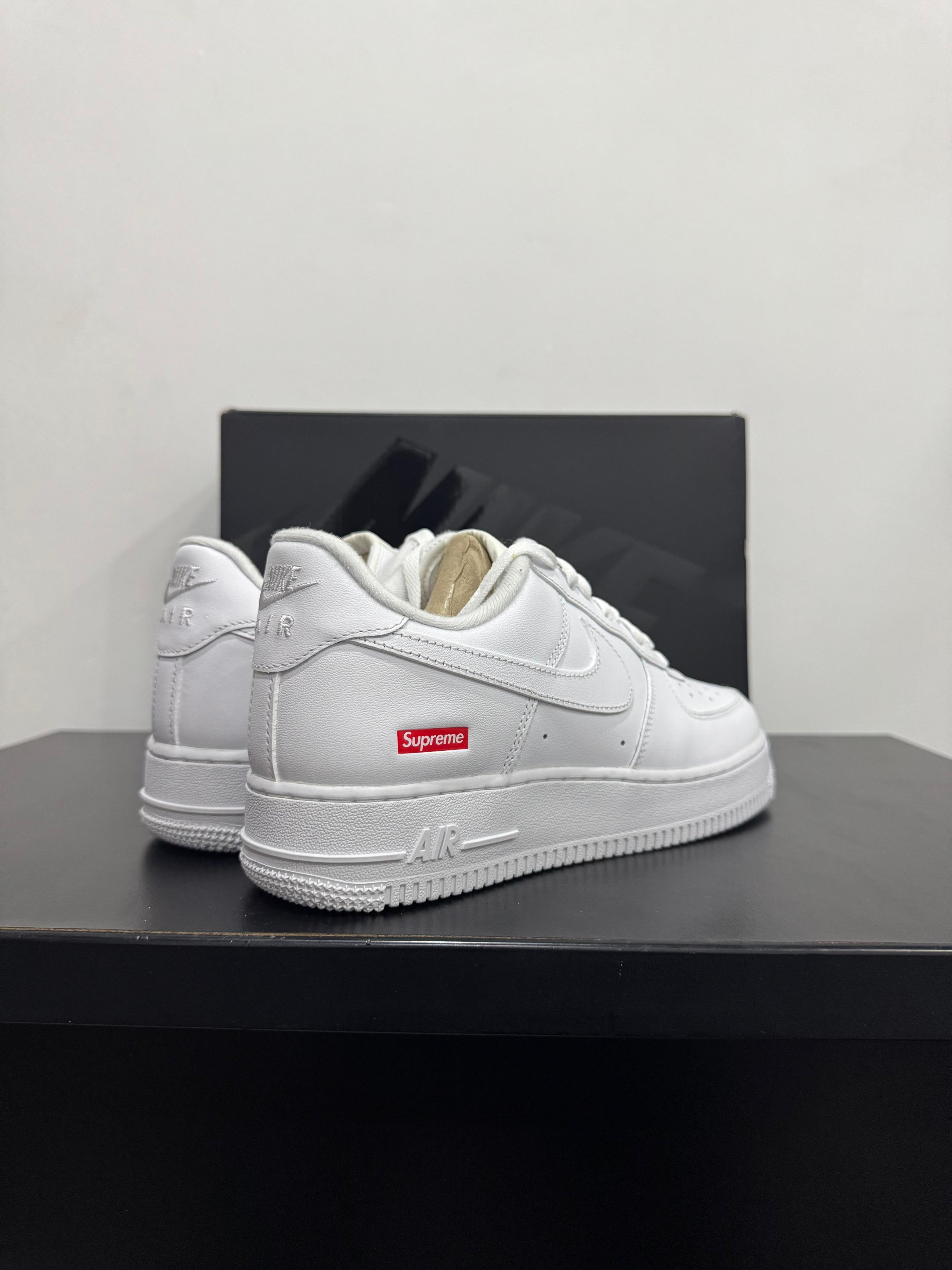 AF1 Supreme White