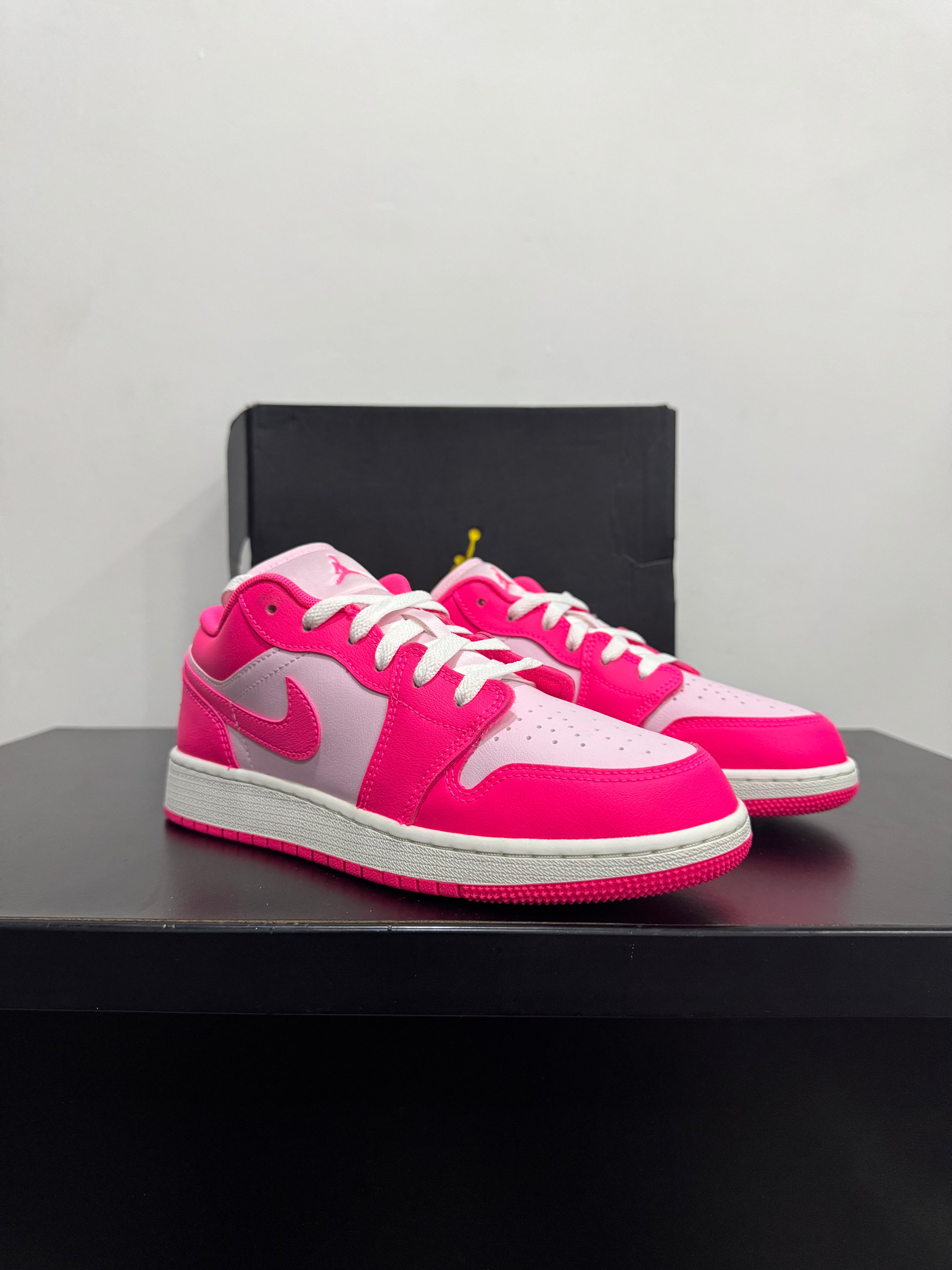 Jordan 1 Low Pink San Valentin