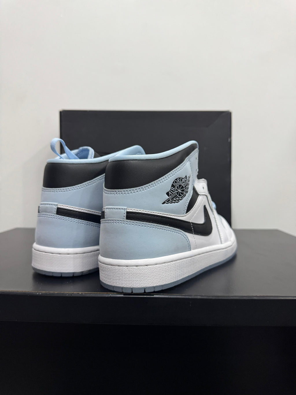 Jordan 1 Mid SE Blue Ice