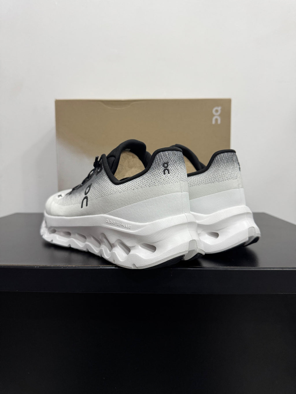 On Cloud tilt Black ivory