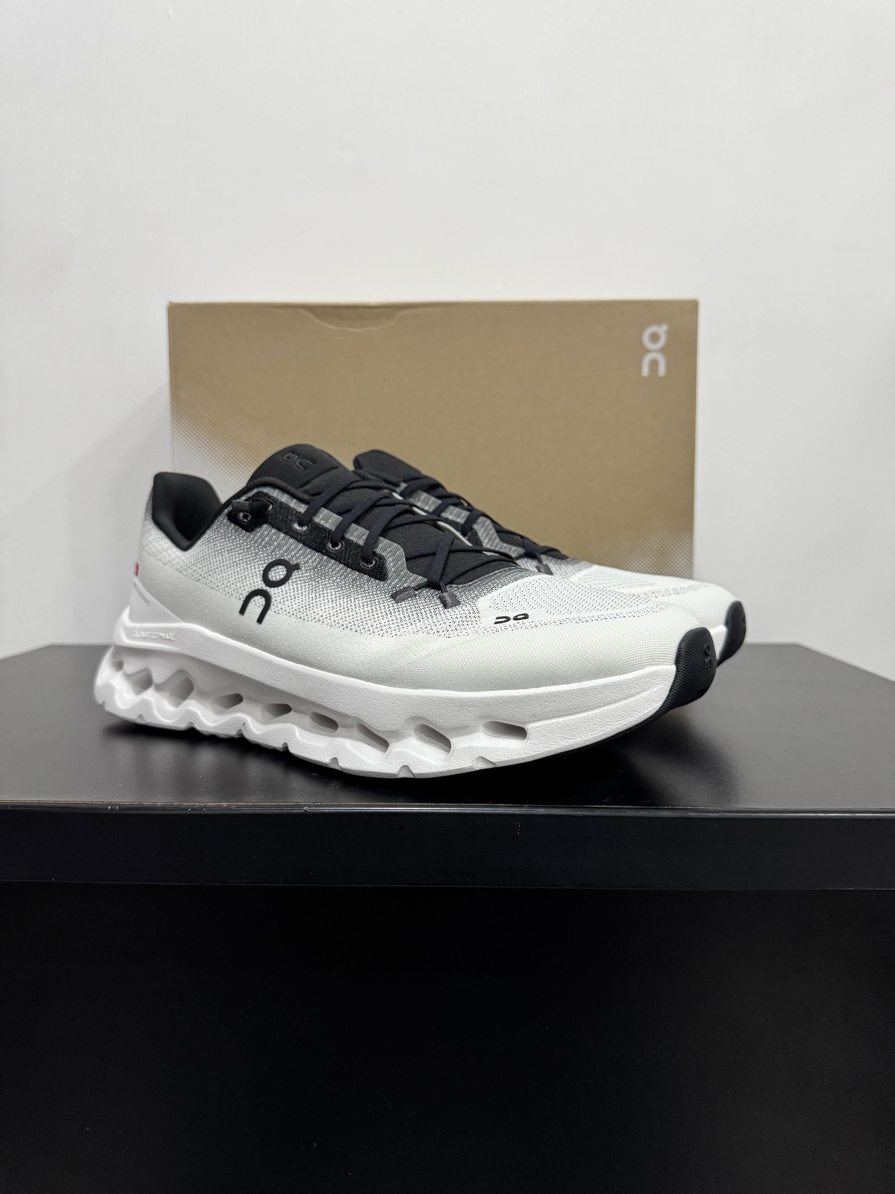 On Cloud tilt Black ivory