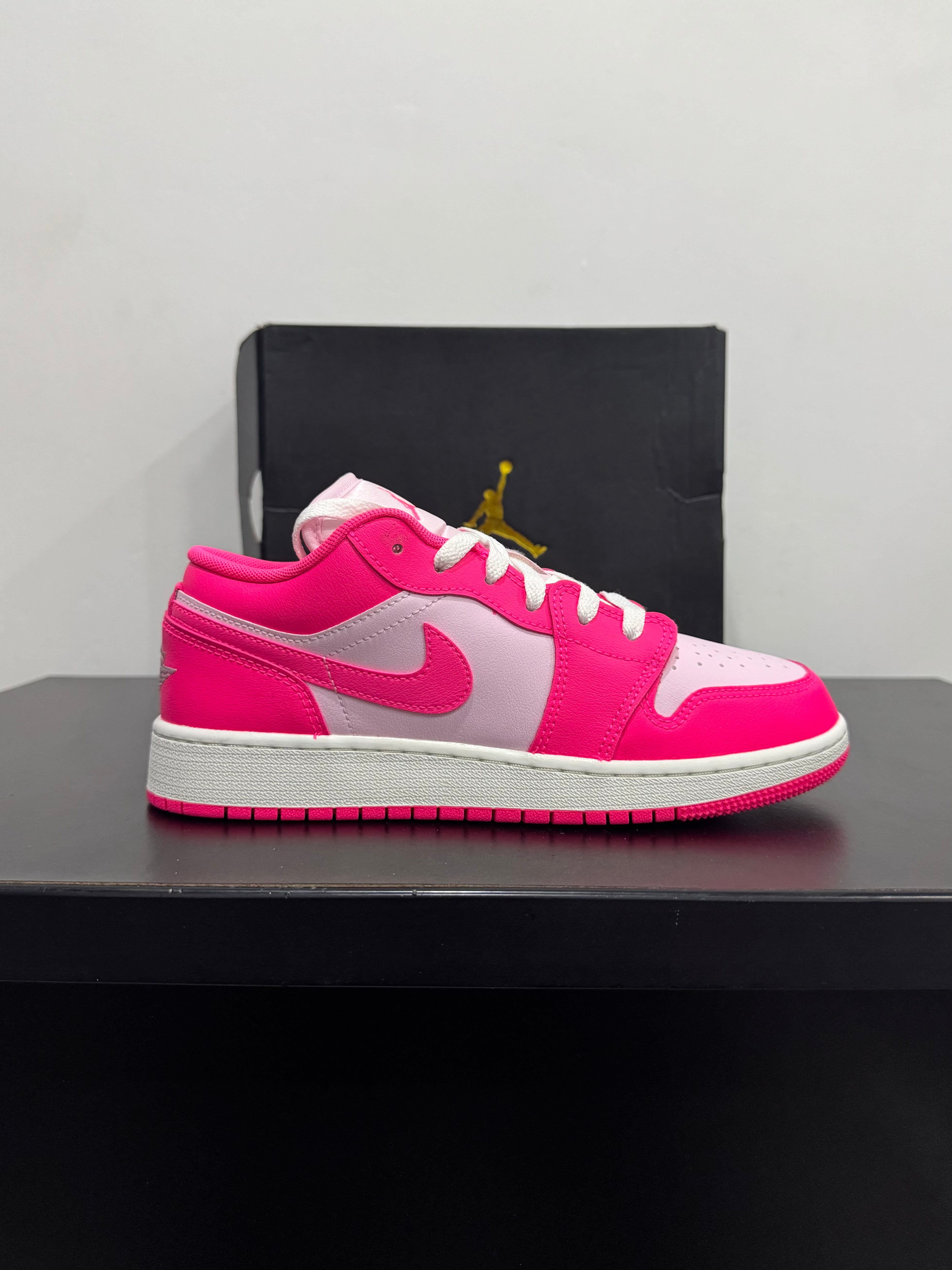 Jordan 1 Low Pink San Valentin