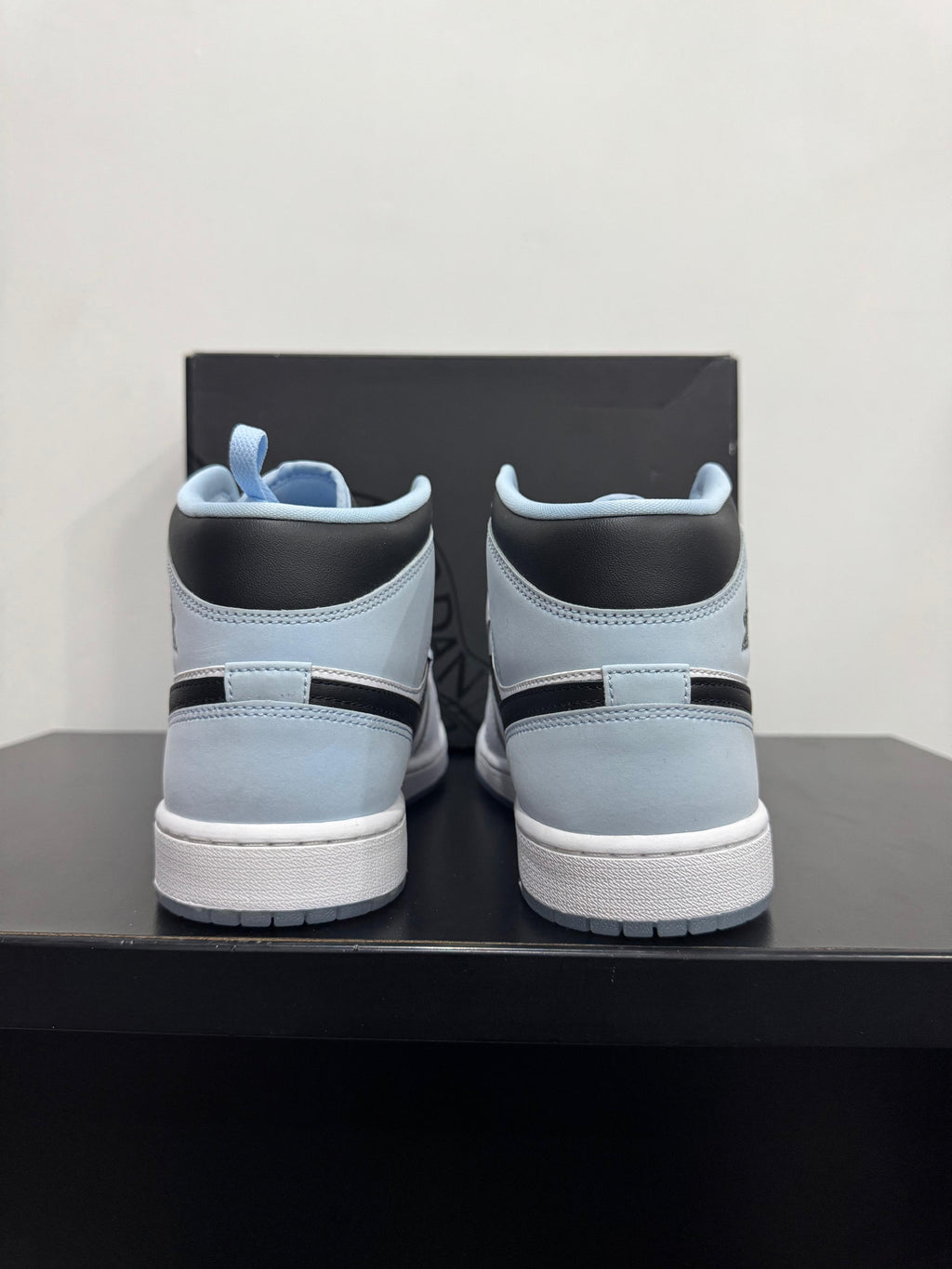 Jordan 1 Mid SE Blue Ice