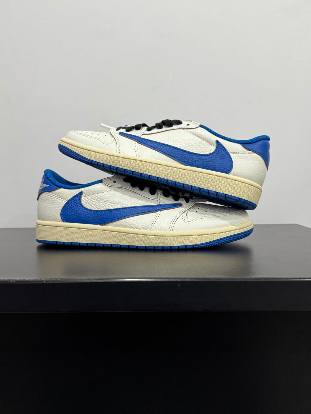 Jordan 1 Retro Low OG SP Fragment x Travis Scott Sail, azul militar