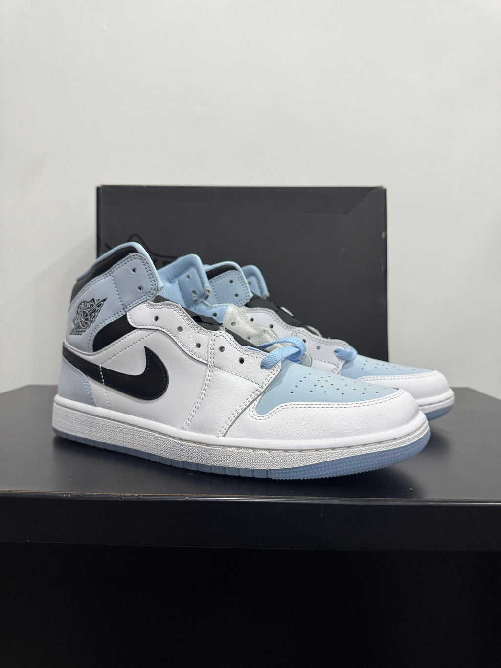 Jordan 1 Mid SE Blue Ice