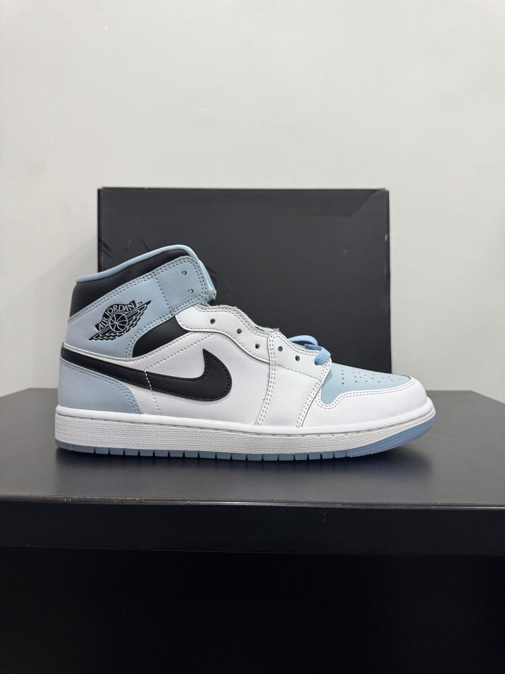 Jordan 1 Mid SE Blue Ice