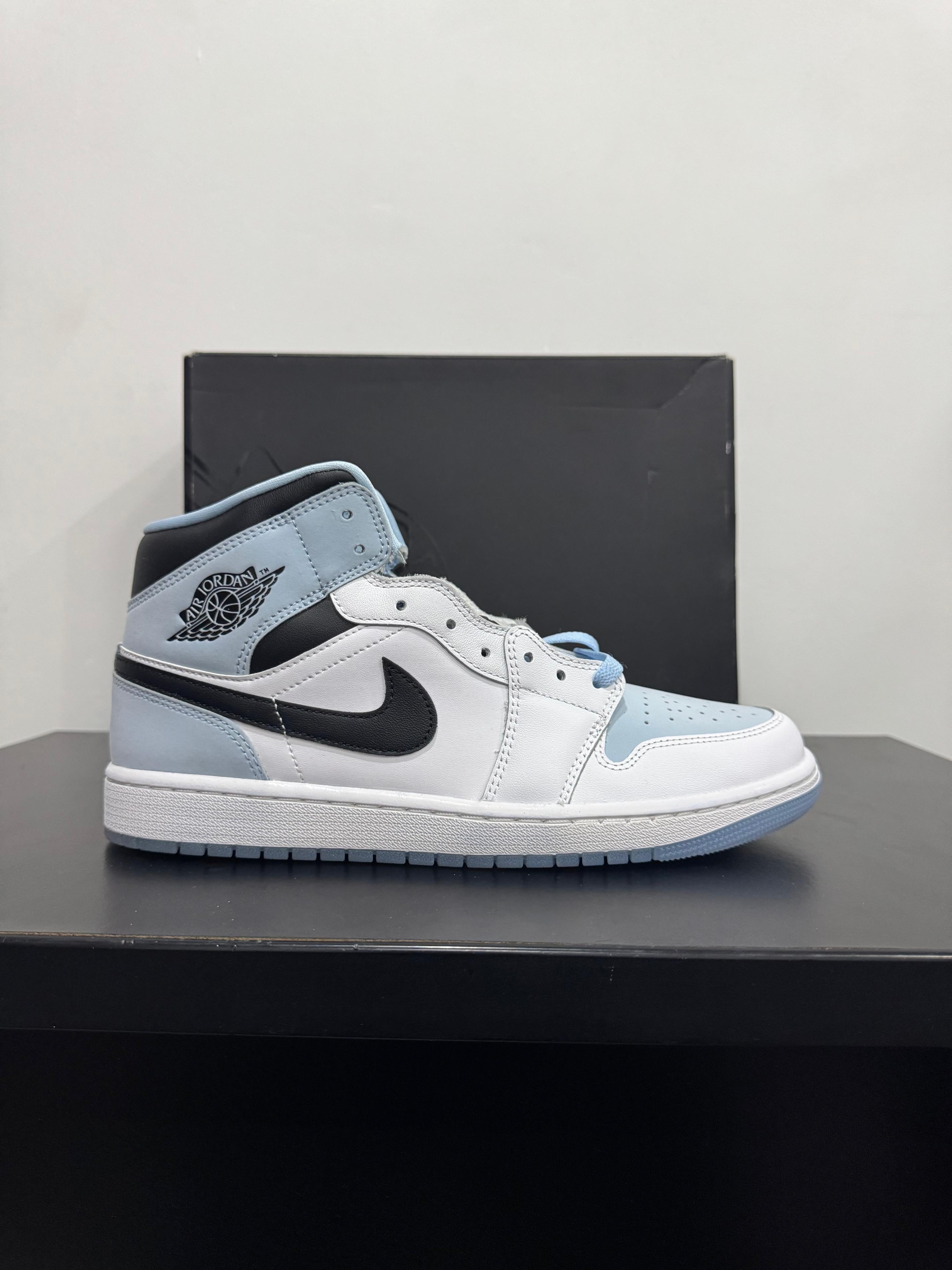 Jordan 1 Mid SE Blue Ice