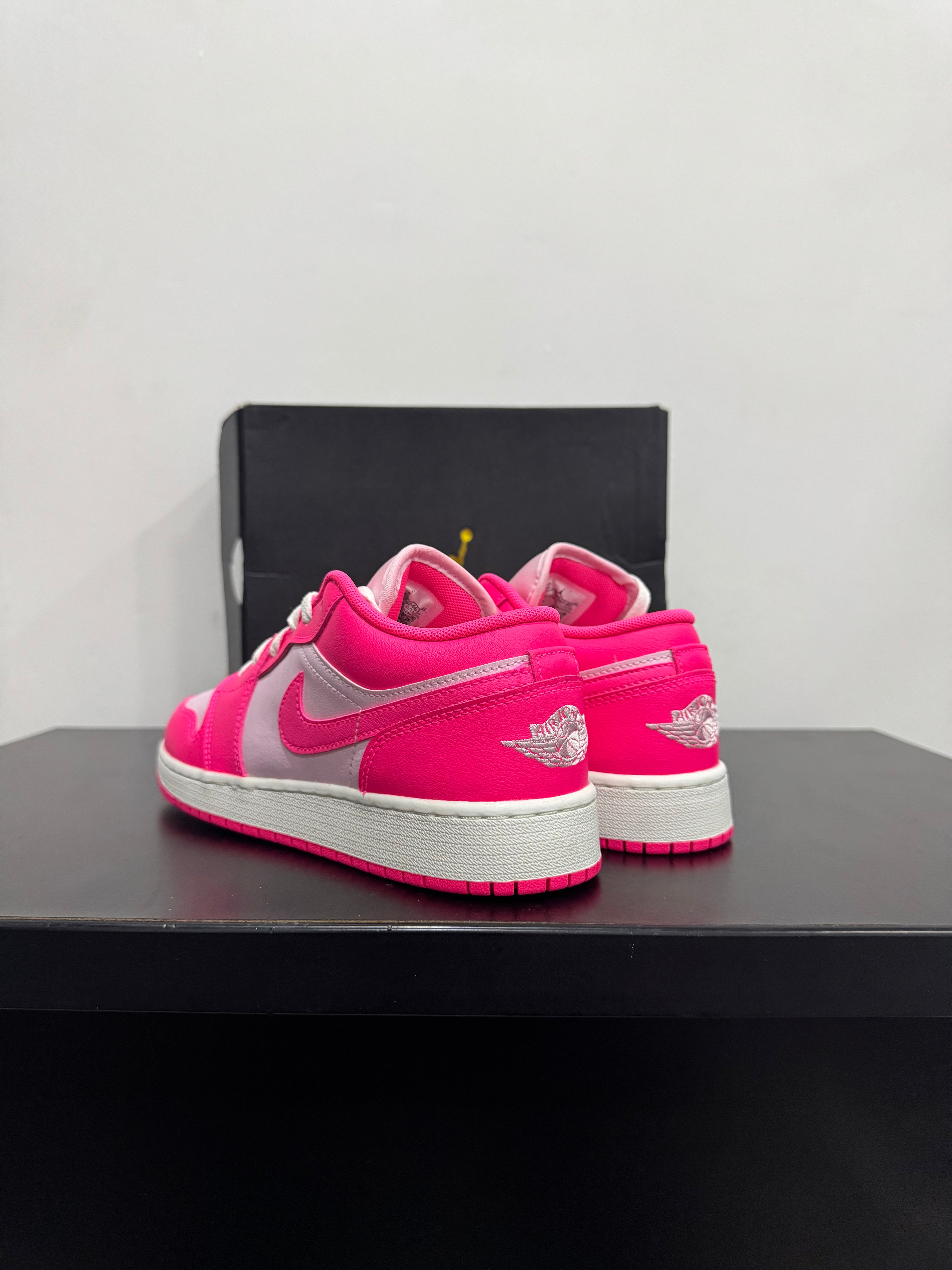 Jordan 1 Low Pink San Valentin