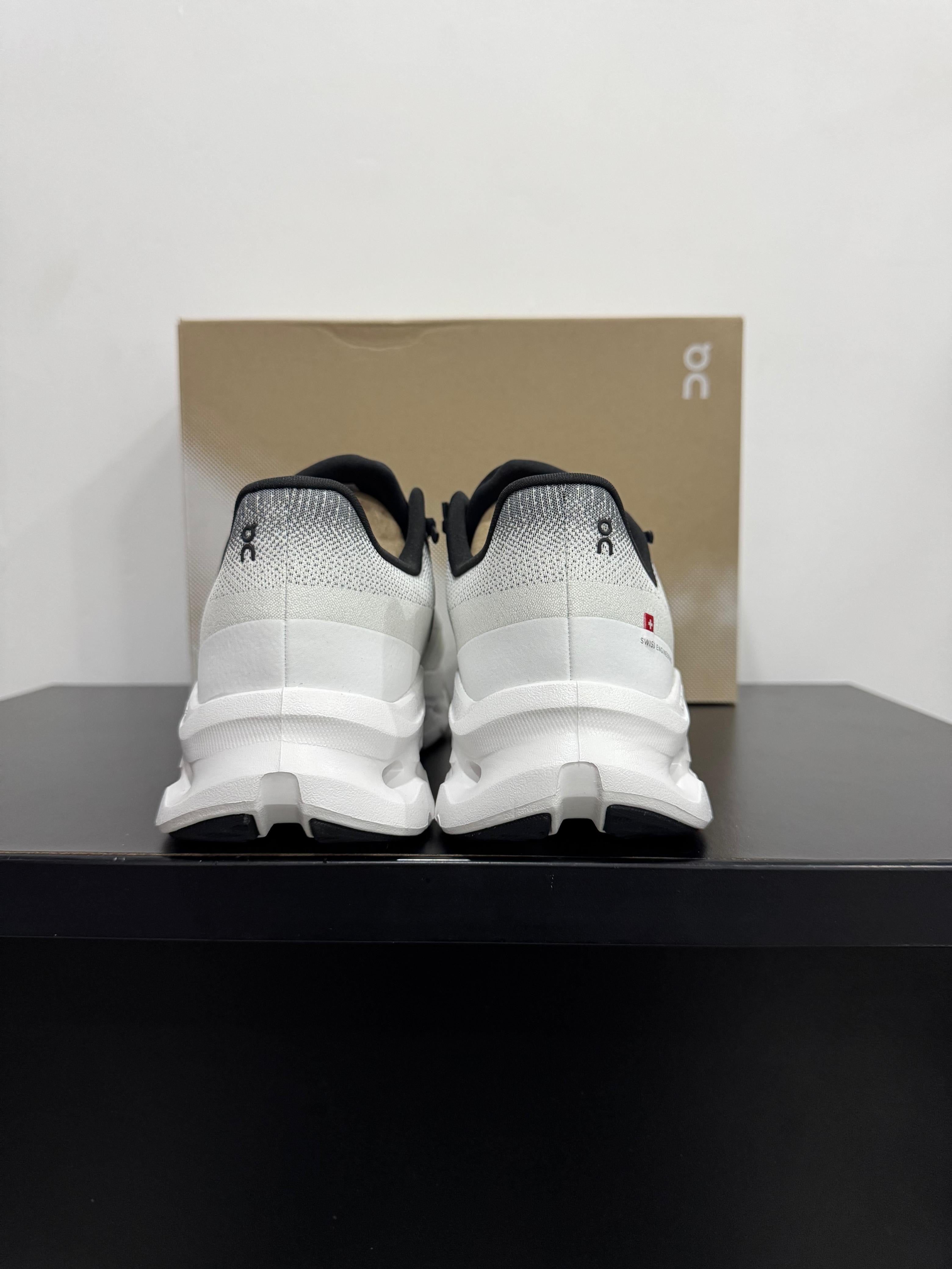 On Cloud tilt Black ivory