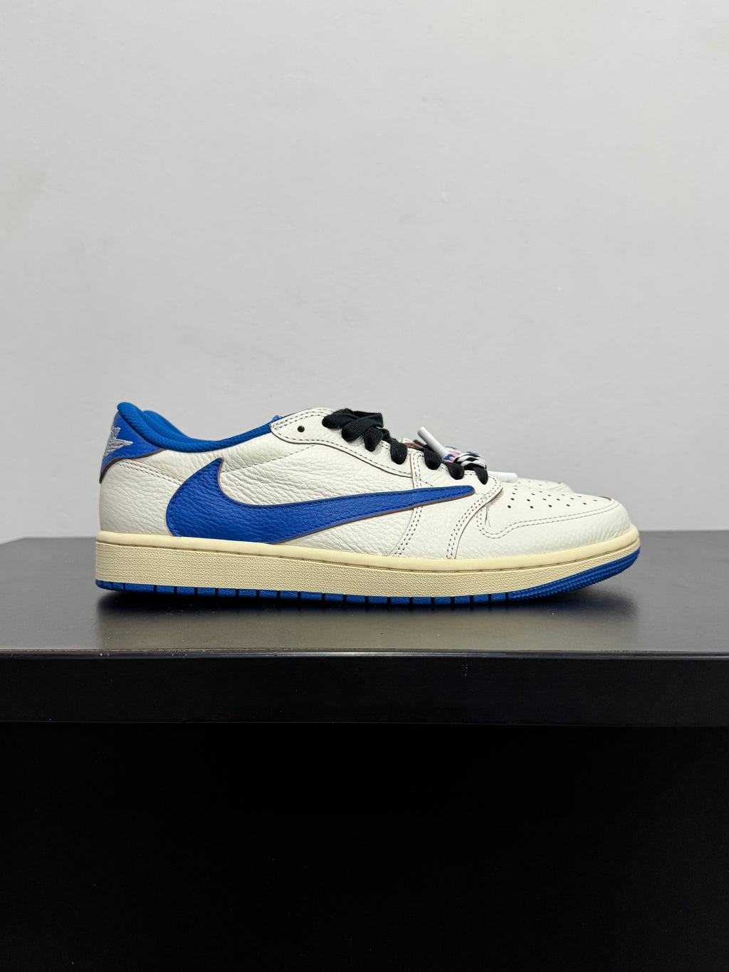 Jordan 1 Retro Low OG SP Fragment x Travis Scott Sail, azul militar