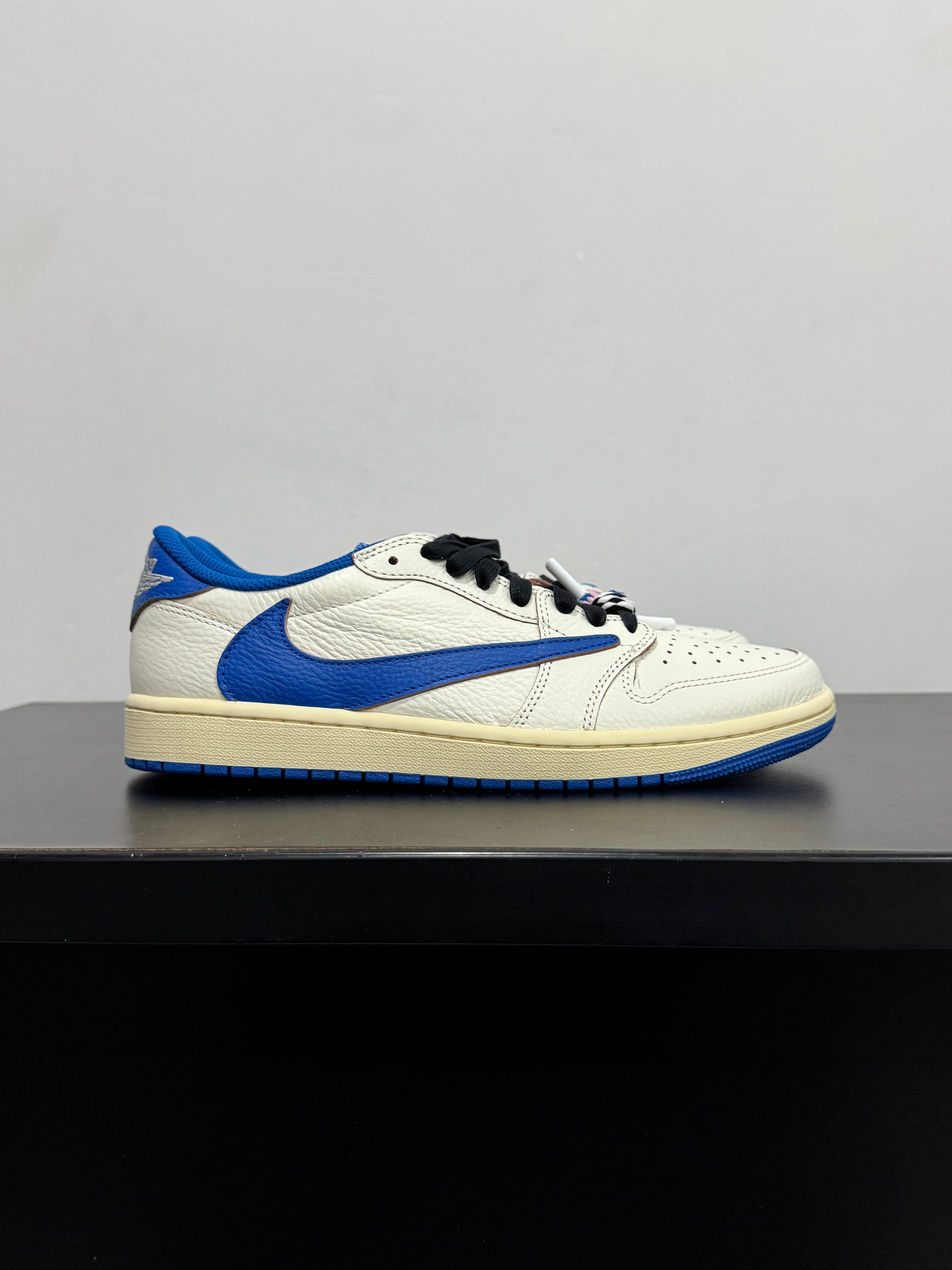Jordan 1 Retro Low OG SP Fragment x Travis Scott Sail, azul militar