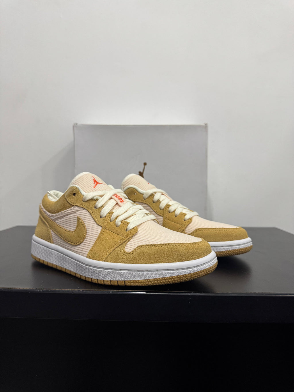 Jordan 1 Low SE marrón
