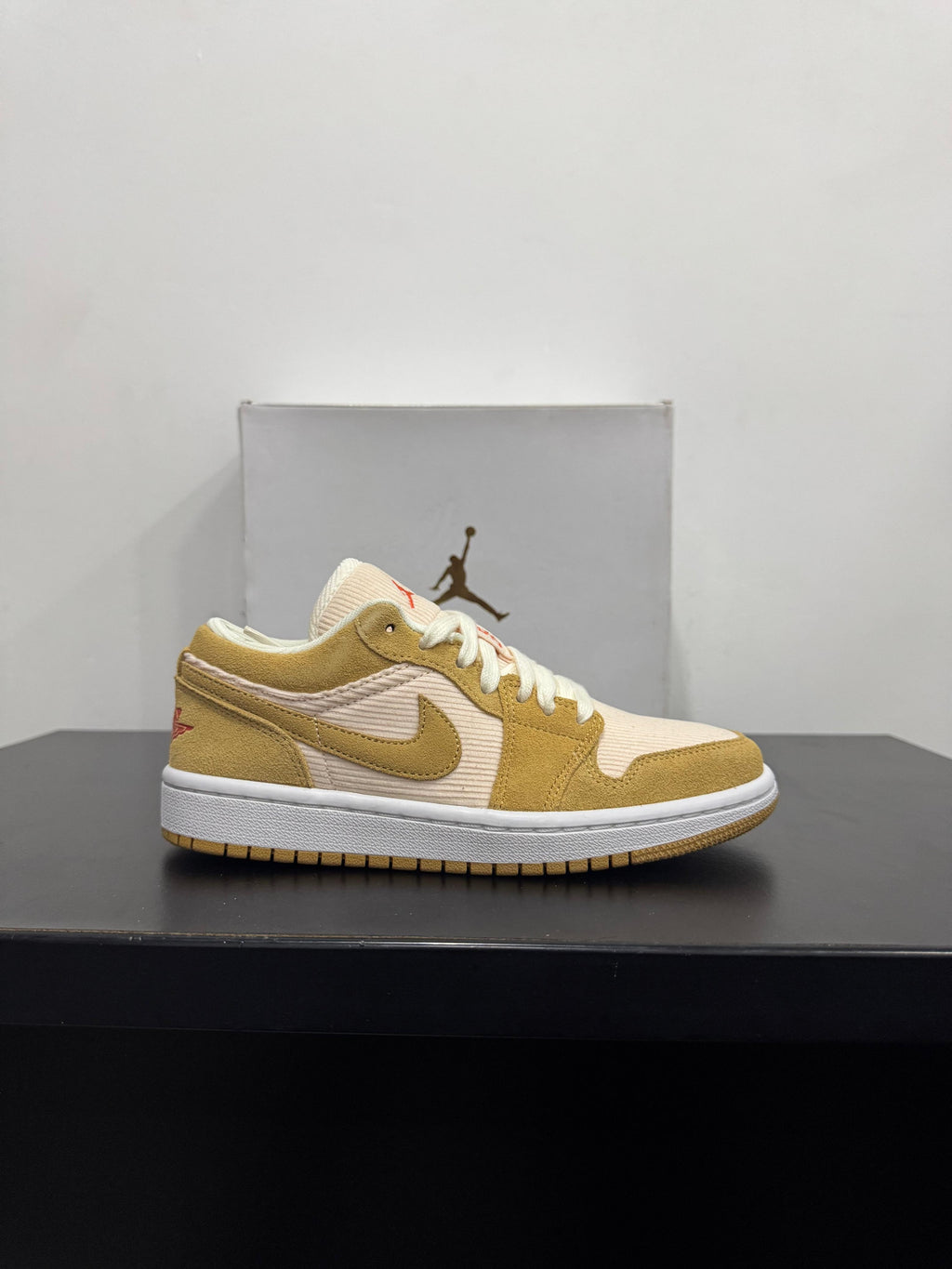 Jordan 1 Low SE marrón