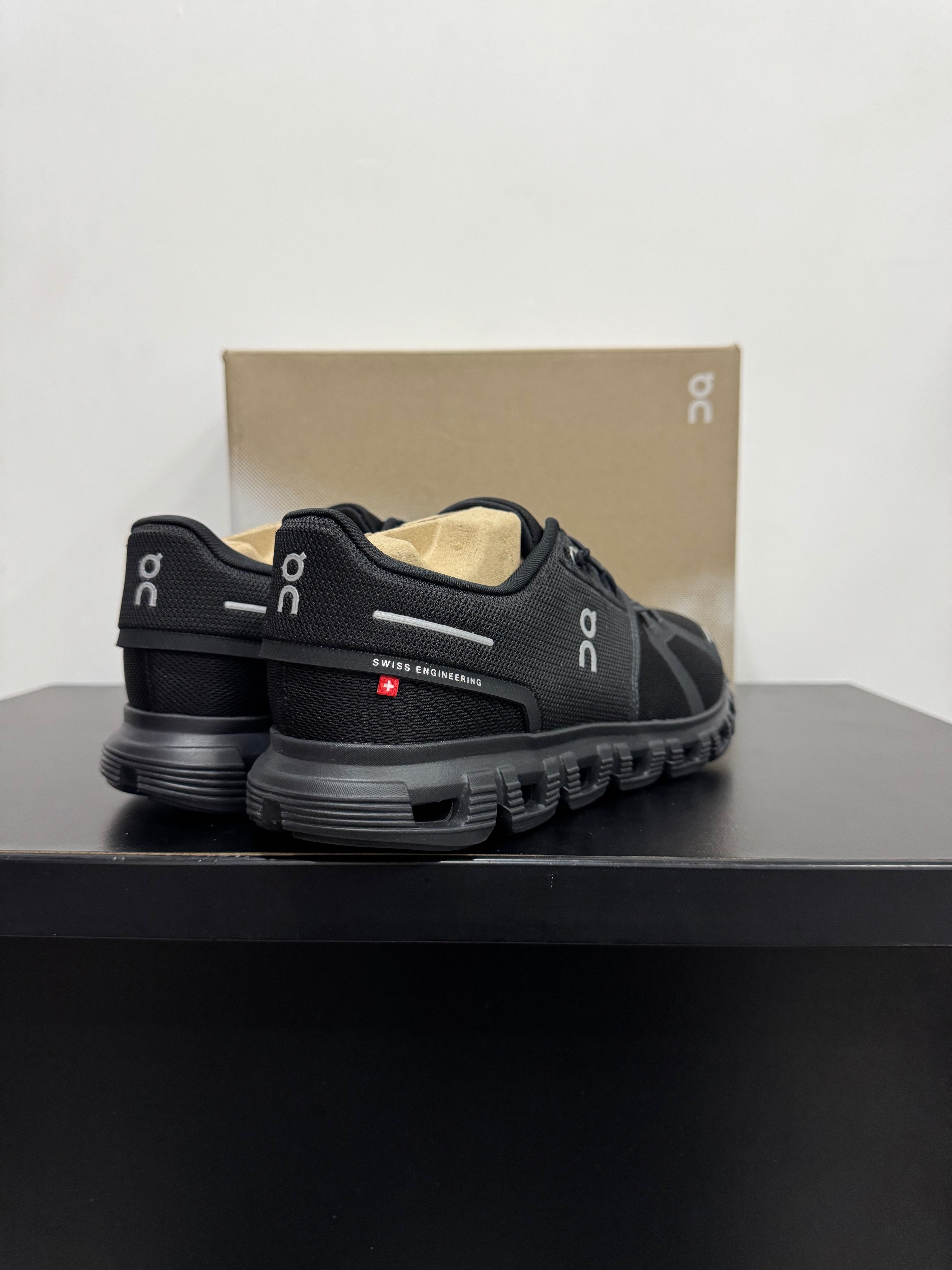 On Cloud 6 Black